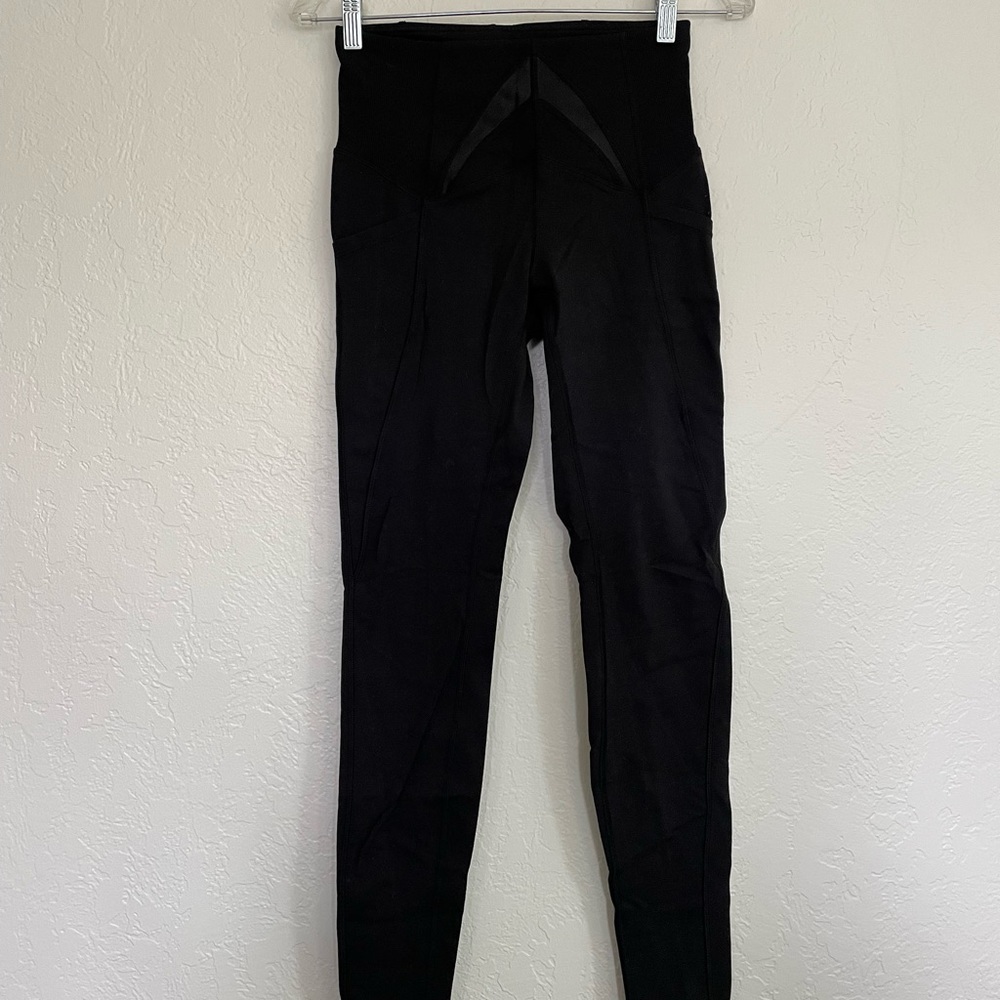 lululemon high rise yoga leggings with pockets
